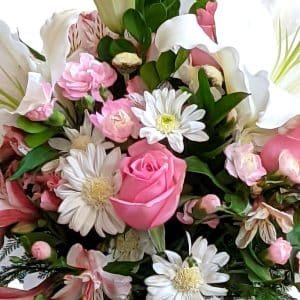 Alternative view of Florero Pink Bouquet