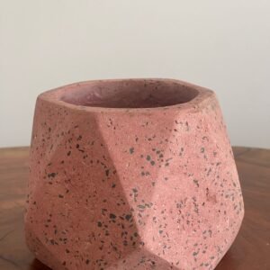 Maceta base geométrica de terrazo rosada + planta | 22 cm