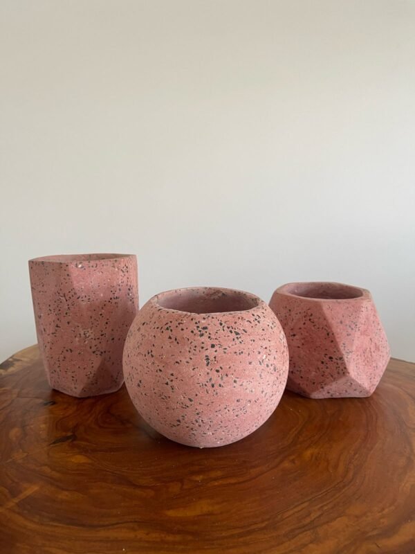 Maceta esfera de terrazo rosado + planta | 22 cm - Imagen 5